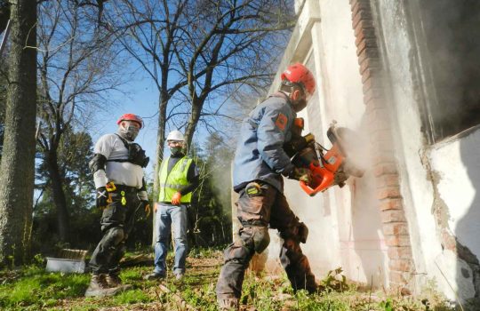 Sawing concrete in a diamond2